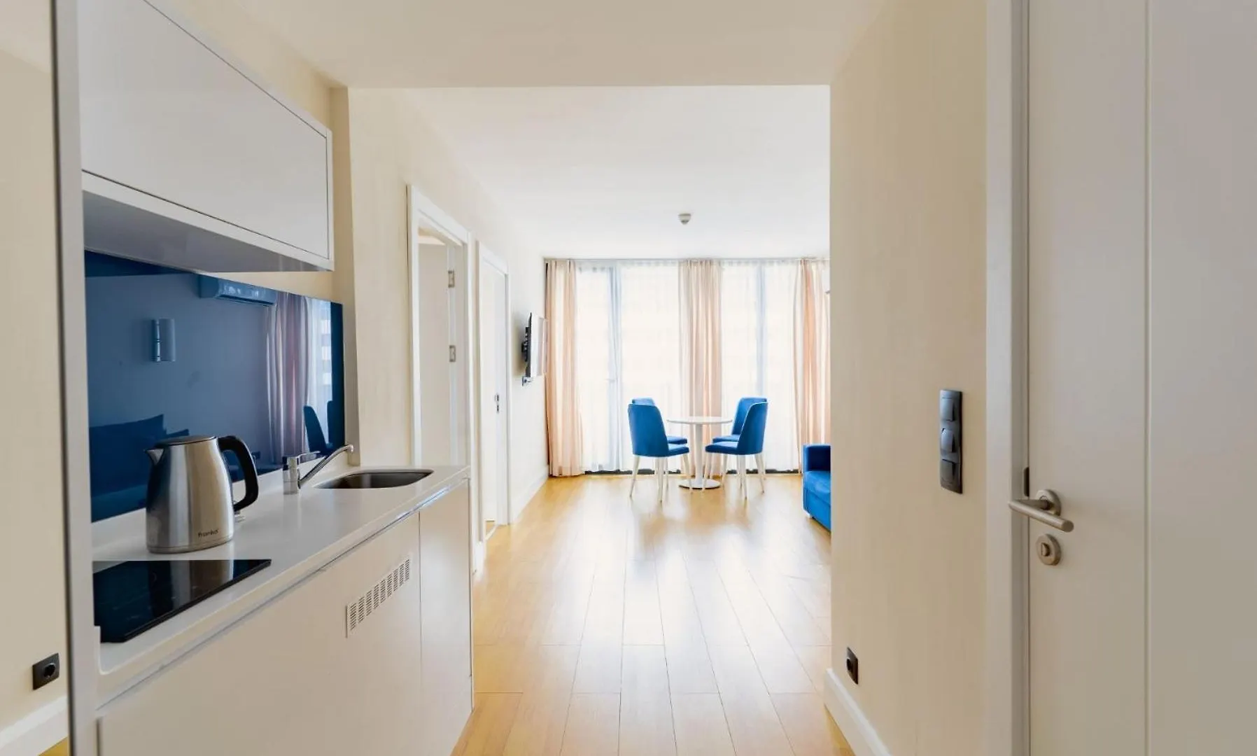 Avant-Garde Sea View Aparthotel In Orbi City 바투미