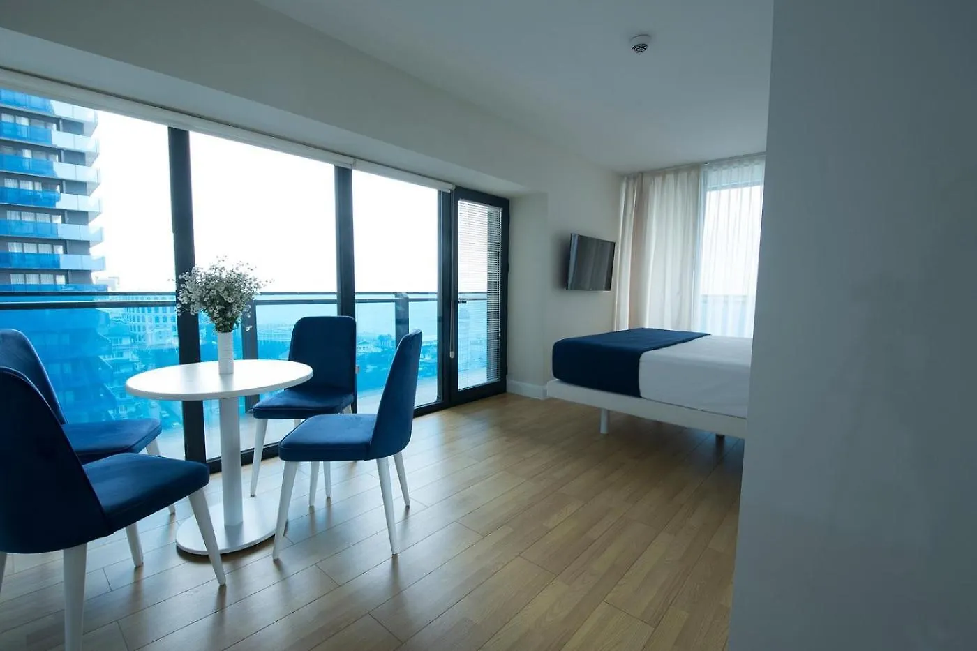 Avant-Garde Sea View Aparthotel In Orbi City 바투미